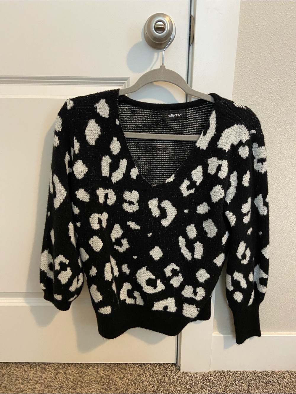 Black & White Leopard V-Neck Sweater -